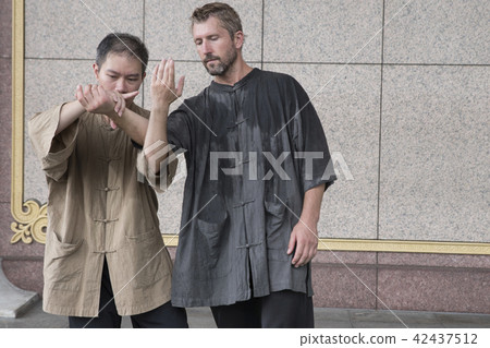 Double practice Tai Chi Double practice Tai Chi 42437512