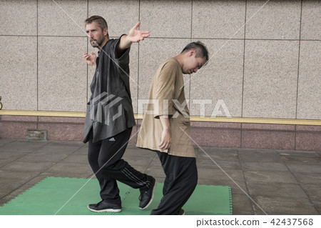 雙人練習太極擒拿術 42437568