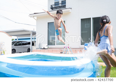 Children playing in the pool at home 42437700