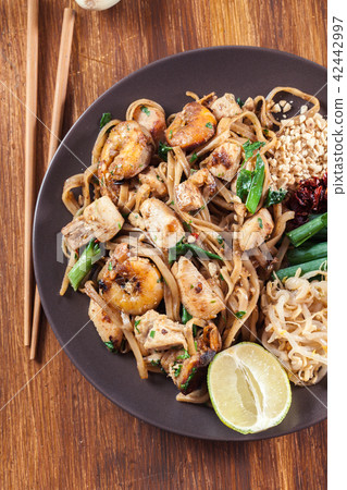 Pad Thai with chicken and shrimp 42442997