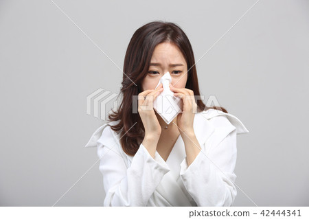 Oriental young woman, facial expressions of beauty, fine dust, smell, cold, stink, nose cold Oriental young woman, facial expressions of beauty, fine dust, smell, cold, stink, nose cold 42444341