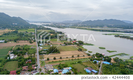 Landscape of Mae Klong River in Kanchanaburi ] 42444408