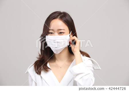 東方的年輕女子，美容面部表情，細塵，氣味，氣味，面膜，鼻子冷 42444726