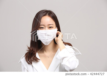 東方的年輕女子，美容面部表情，細塵，氣味，氣味，面膜，鼻子冷 42444727