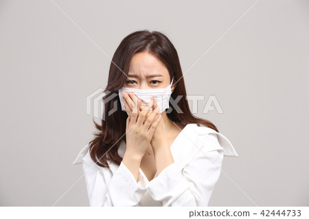 Oriental young woman, beauty facial expression, fine dust, smell, odor, mask, nose cold 42444733