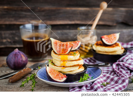 Cottage cheese pancakes with fresh figs and honey Cottage cheese pancakes with fresh figs and honey 42445305