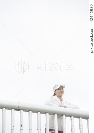 看風景的日本婦女 42445980