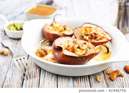 baked pear 42446756