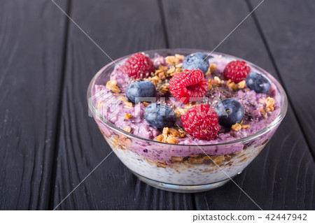 Chia yogurt with granola 42447942