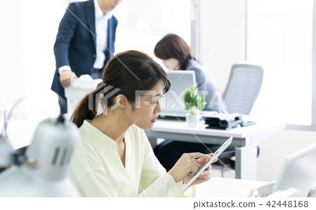 Business woman heading to PC Business woman heading to PC 42448168