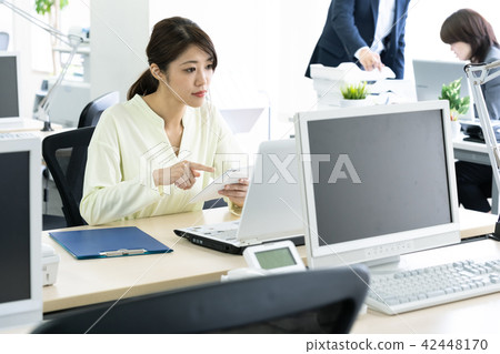 Business woman heading to PC Business woman heading to PC 42448170