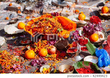 Detail of Hindu ceremony in Kathmandu, Nepal 42449423