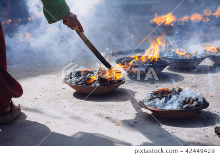 Detail of Hindu ceremony in Kathmandu, Nepal 42449429