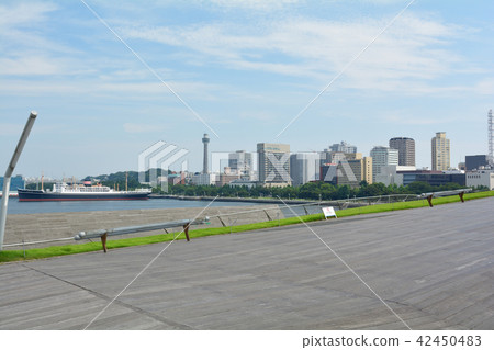 Yokohama-Otsanbashi 42450483