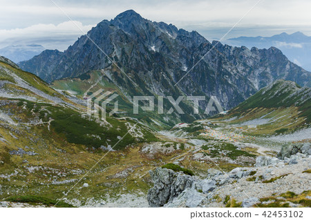 Kenji seen from the mountain ridge 42453102