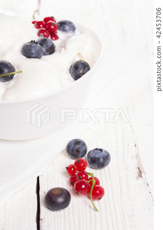 Vanilla ice cream Vanilla ice cream 42453706