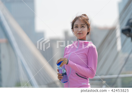 Sporty woman - Judas Yan Sporty woman - Judas Yan 42453825