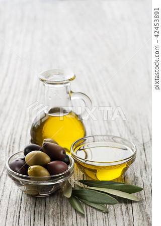 Olive oil 42453891