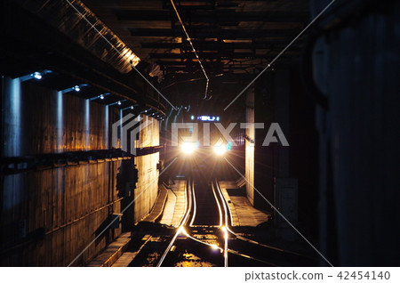 都營地鐵線進入調布站 42454140