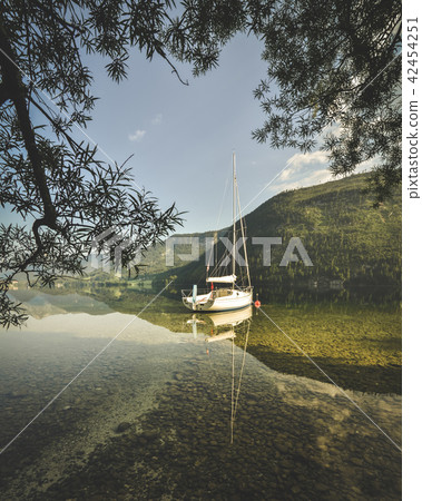 Sunny summer morning on the Grundlsee Sunny summer morning on the Grundlsee 42454251