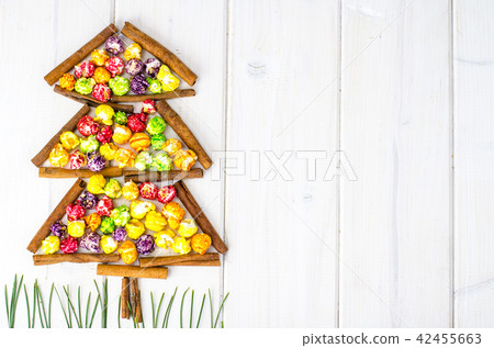 Creative Christmas tree made of cinnamon sticks and popcorn Creative Christmas tree made of cinnamon sticks and popcorn 42455663