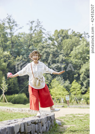 Life, woman, old man, Korean 42458207