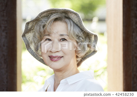 Life, woman, old man, Korean 42458230