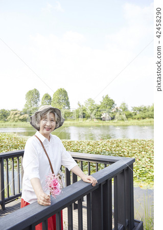 Life, woman, old man, Korean 42458290