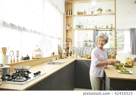 Life, woman, old man, Korean 42458325