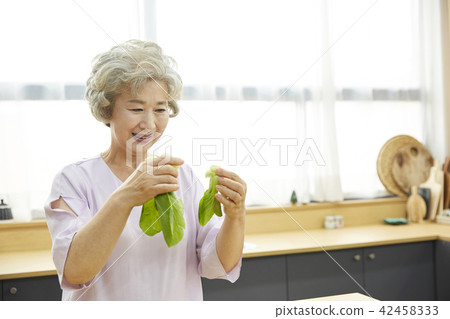 Life, woman, old man, Korean 42458333