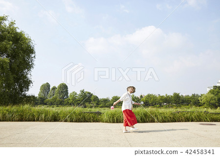 生活,女人,老頭,韓國人 生活,女人,老頭,韓國人 42458341