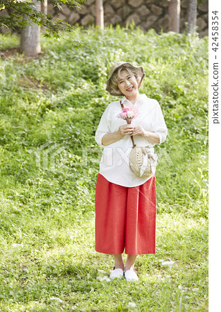 Life, woman, old man, Korean 42458354