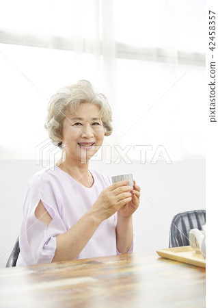 生活，女人，老頭，韓國人 42458357