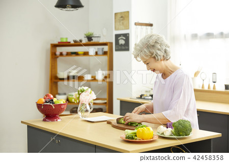 生活,女人,老頭,韓國人 生活,女人,老頭,韓國人 42458358