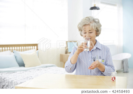 Life, woman, old man, Korean 42458493