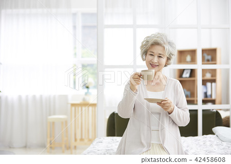 Life, woman, old man, Korean 42458608