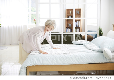 Life, woman, old man, Korean 42458643