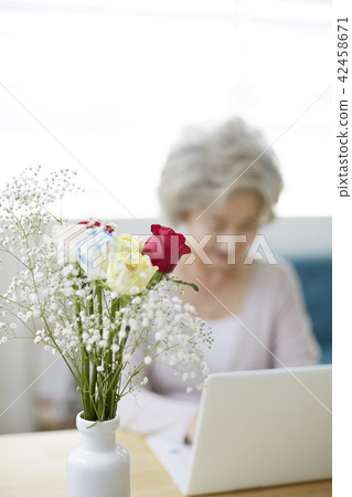 Life, woman, old man, Korean 42458671