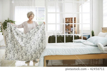 Life, woman, old man, Korean 42458711