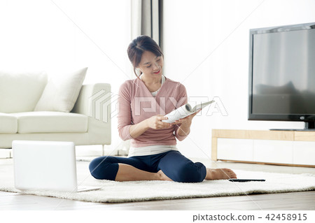 Everyday use of a laptop in a single-life living room 42458915