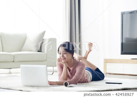 Everyday use of a laptop in a single-life living room 42458927