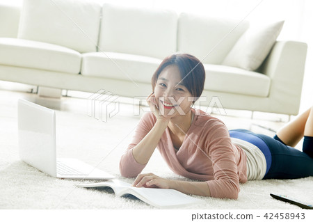 Everyday use of a laptop in a single-life living room 42458943