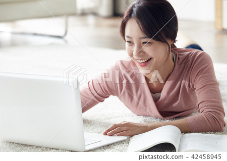 Everyday use of a laptop in a single-life living room 42458945