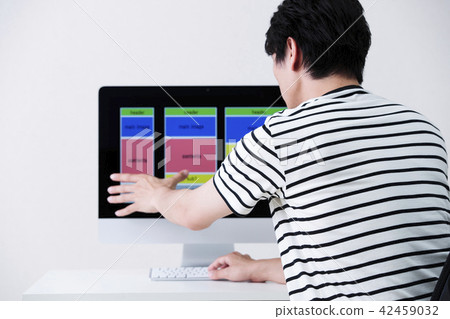 Programmer designer program SE engineer male 42459032