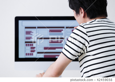 Programmer designer program SE engineer male 42459038