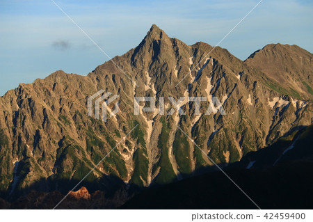 A view of Yamagatake that shines in the setting sun desiring from the Northern Alps Samata Mountain Villa 42459400