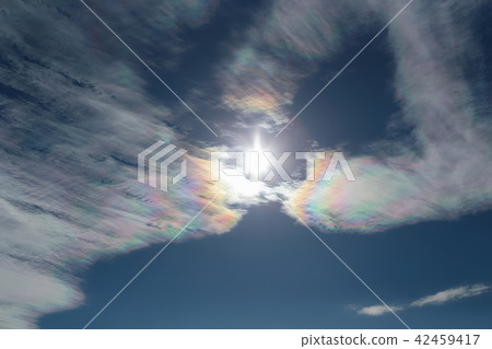 天空漂浮在天空中 天空漂浮在天空中 42459417