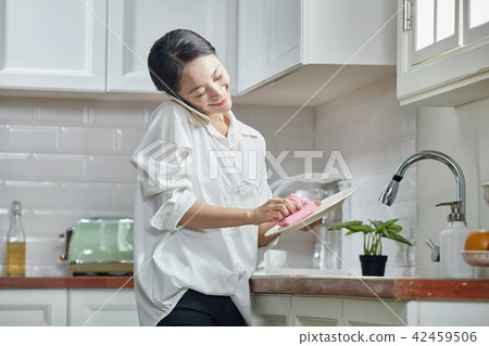 Washing dishes in a single-life kitchen 42459506