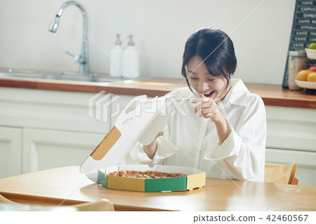 單身生活送食物披薩 單身生活送食物披薩 42460567
