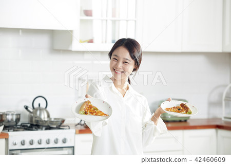 單身生活送食物披薩 單身生活送食物披薩 42460609